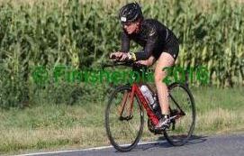 Op de fiets, achtergrond is maisveld