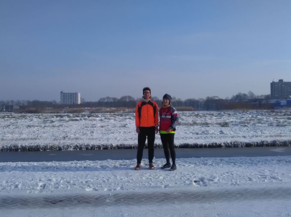 Nicole en ik in sneeuw met zon